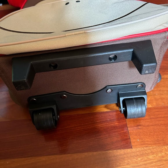 NEW SKIP HOP LUGGAGE WITH WHEELS - Picture 9 of 9